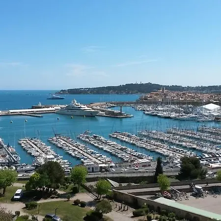 Au 23 Apartman *