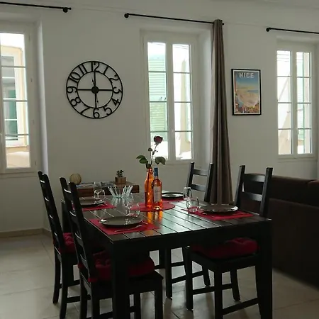 Au 23 Apartment *